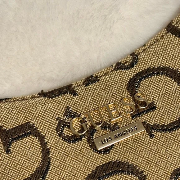 Guess - Picture 11 of 11